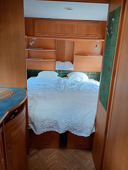 Adria Unica B 562 UL 9 of 12