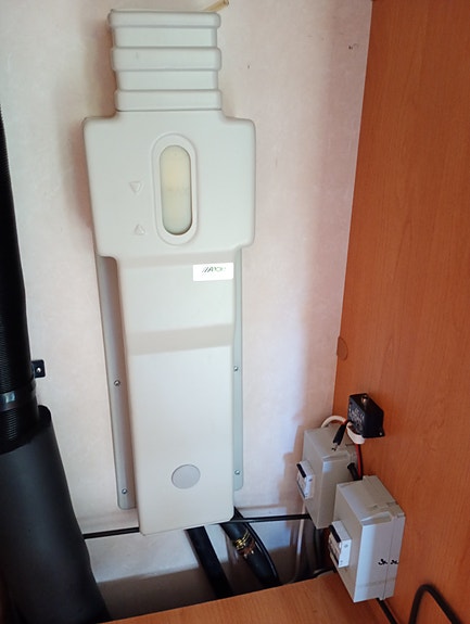Adria Unica B 562 UL 12 of 12