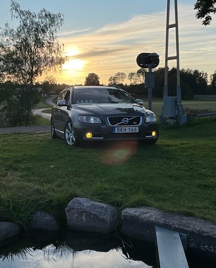 Volvo V70 3 of 7