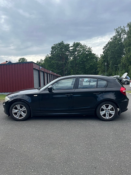 BMW 118d 2 of 15