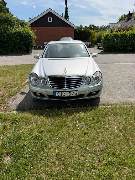 Mercedes-Benz E200 5 of 7