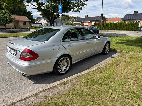 Mercedes-Benz E200 3 of 7