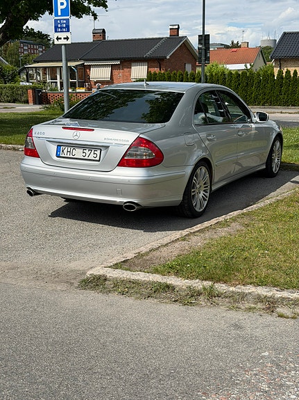 Mercedes-Benz E200 6 of 7