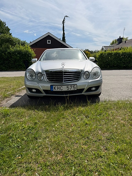 Mercedes-Benz E200 4 of 7