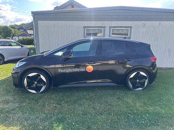 Volkswagen ID.3 2 of 11