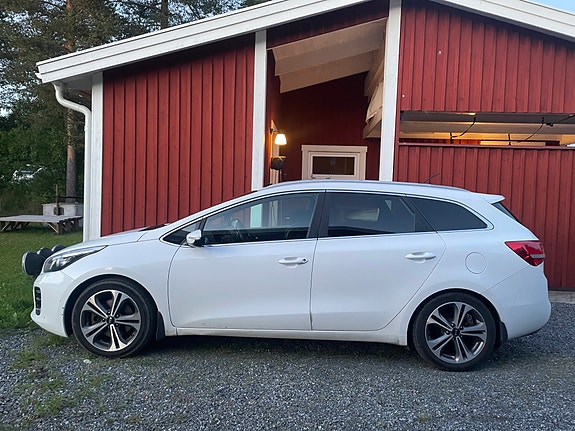 Kia Ceed 2 of 6