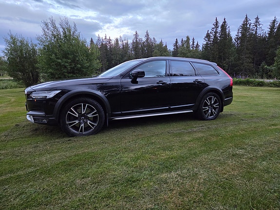 Volvo V90 Cross Country 9 of 14