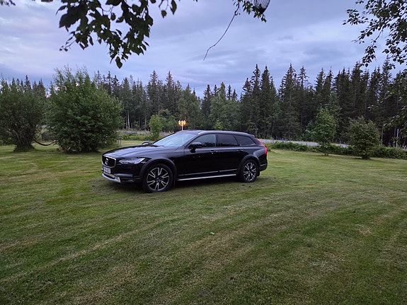 Volvo V90 Cross Country 8 of 14