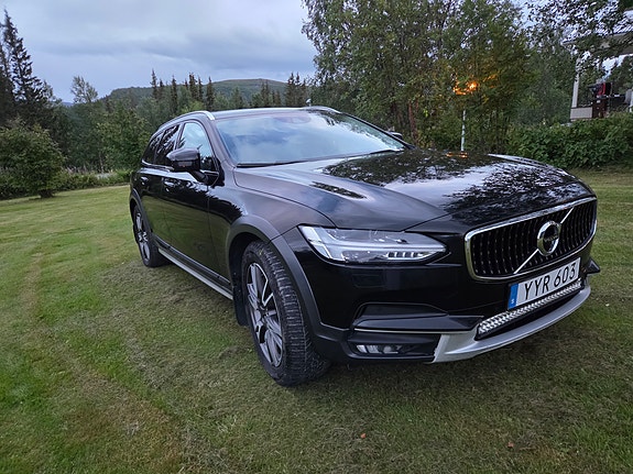 Volvo V90 Cross Country 7 of 14