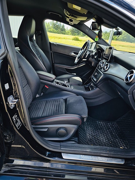 Mercedes-Benz CLA180 d 13 of 23