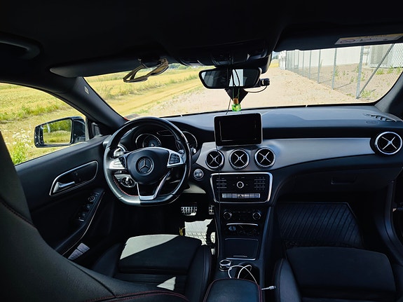 Mercedes-Benz CLA180 d 16 of 23