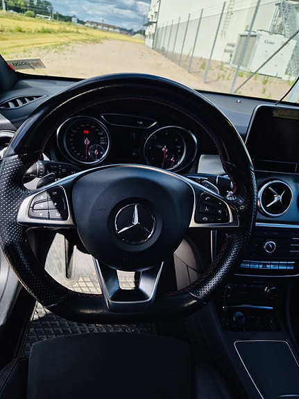 Mercedes-Benz CLA180 d 14 of 23