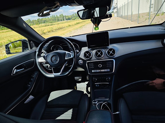 Mercedes-Benz CLA180 d 15 of 23