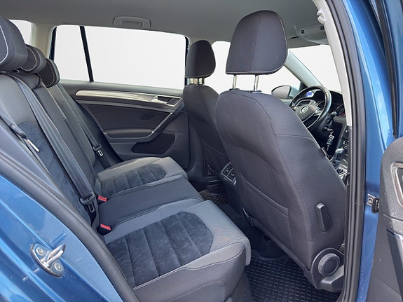 Volkswagen Golf Alltrack 18 of 30
