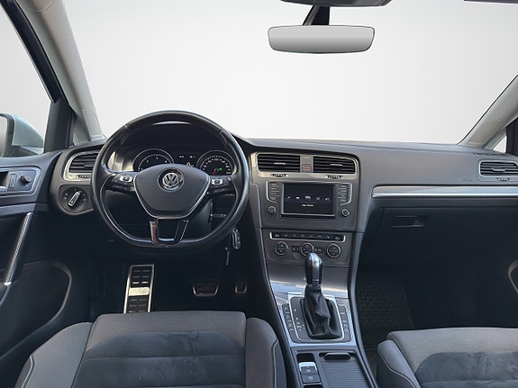 Volkswagen Golf Alltrack 14 of 30