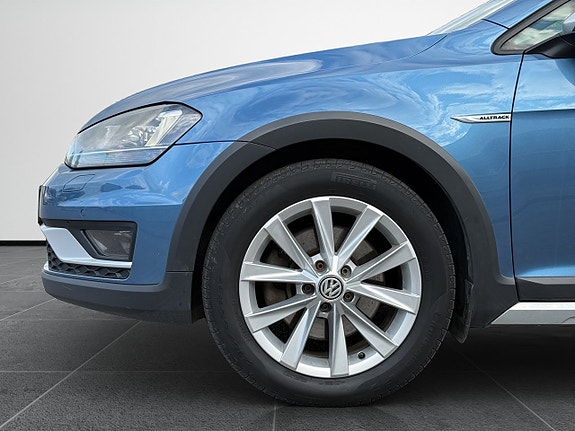 Volkswagen Golf Alltrack 10 of 30