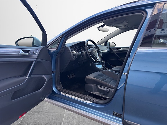 Volkswagen Golf Alltrack 12 of 30