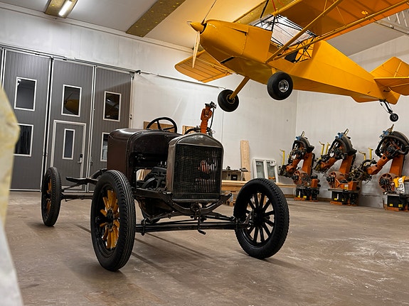 Ford Model T 2 of 8