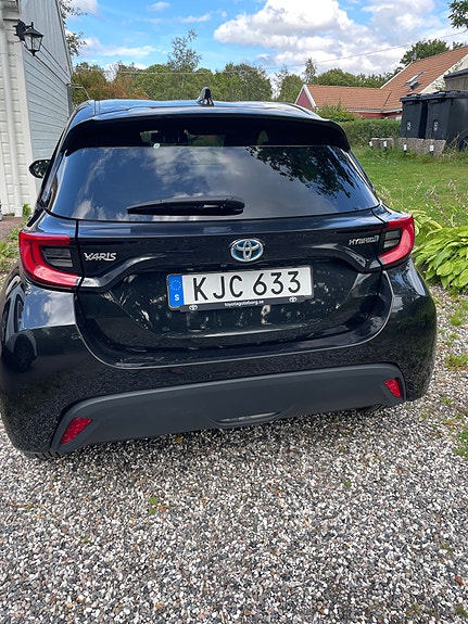Toyota Yaris 2 of 7