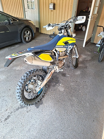 Husqvarna FE 350 2 of 7