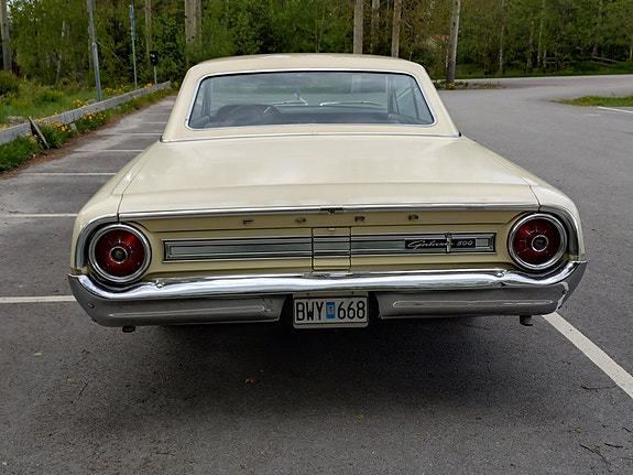Ford Galaxie 4 of 8