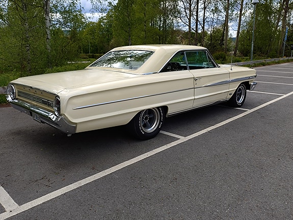 Ford Galaxie 5 of 8