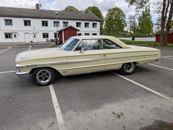 Ford Galaxie 3 of 8
