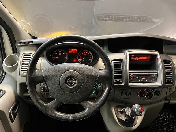 Opel Vivaro 15 of 18