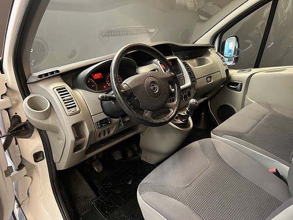 Opel Vivaro 12 of 18