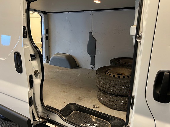 Opel Vivaro 11 of 18