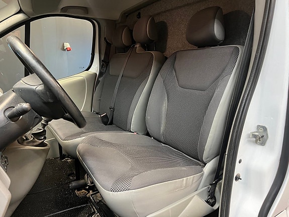 Opel Vivaro 13 of 18