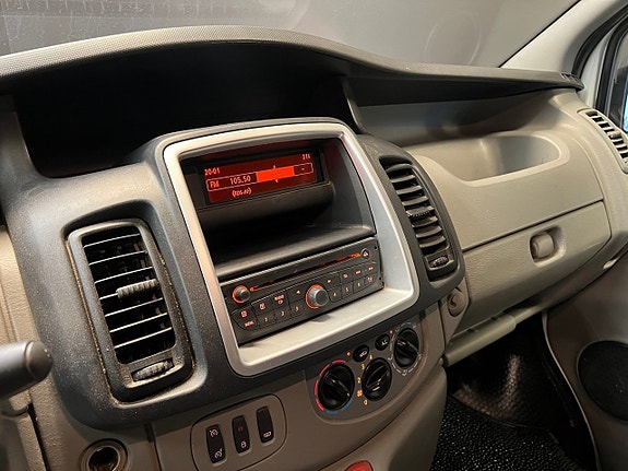 Opel Vivaro 17 of 18