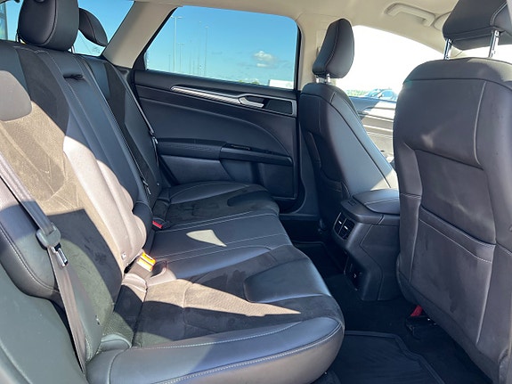 Ford Mondeo 13 of 19