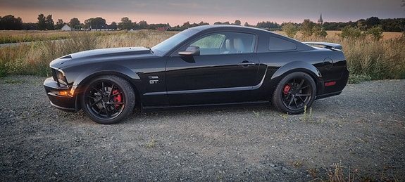 Ford Mustang 5 of 7