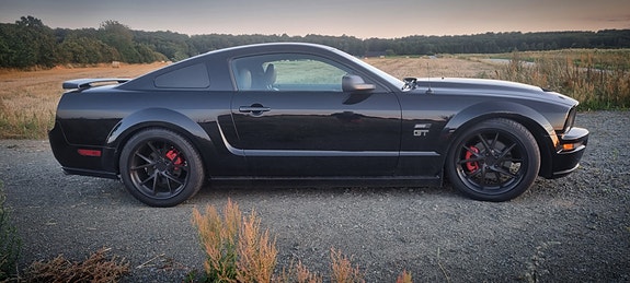 Ford Mustang 3 of 7