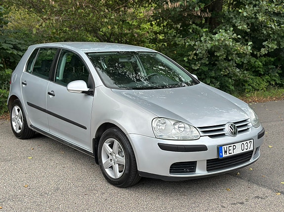 Volkswagen Golf V 2 of 5