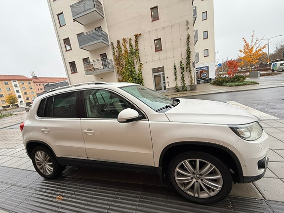 Volkswagen Tiguan 2 of 7