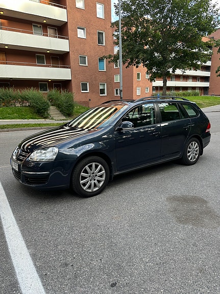 Volkswagen Golf V 2 of 8