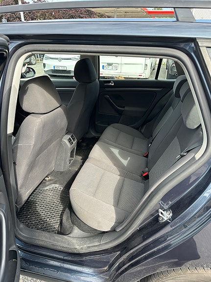 Volkswagen Golf V 8 of 8