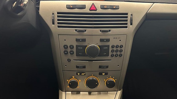 Opel Astra 19 of 20