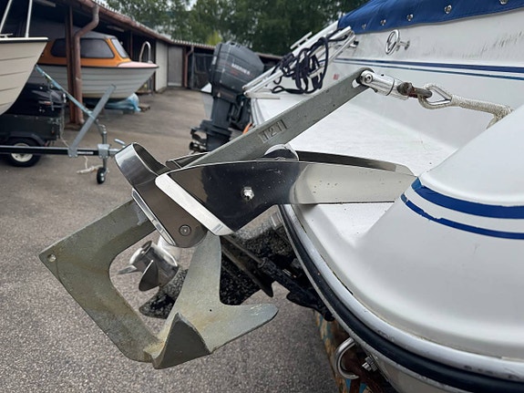 Sea Ray 220 Overnighter - MerCruiser 5.7L V8 12 of 12