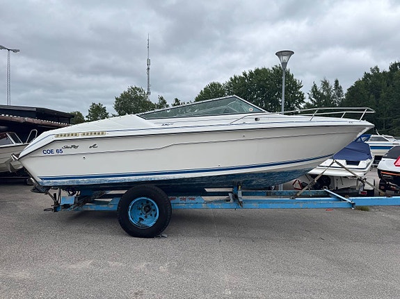 Sea Ray 220 Overnighter - MerCruiser 5.7L V8 2 of 12