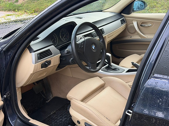 BMW 320i 6 of 8