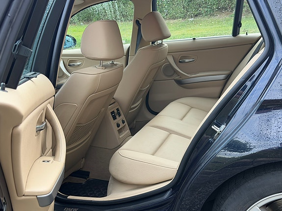 BMW 320i 7 of 8