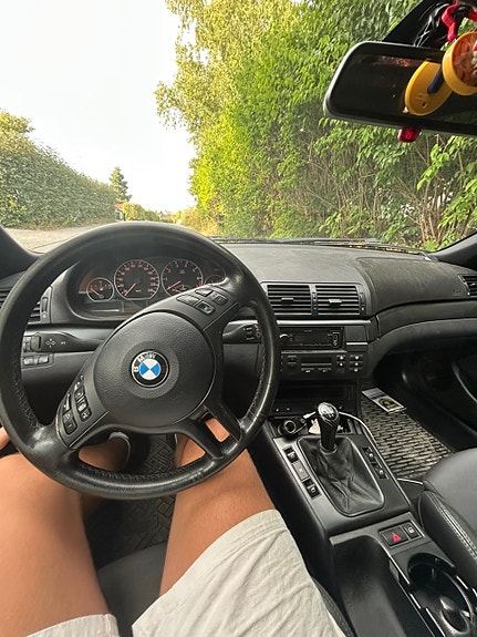 BMW 320i 7 of 8