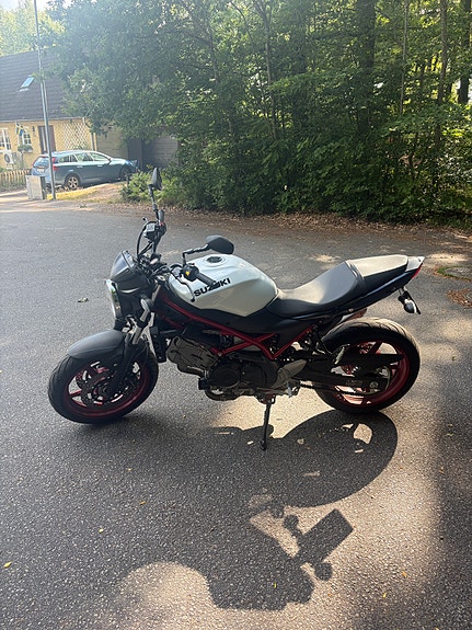Suzuki SV650 4 of 5