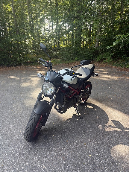 Suzuki SV650 3 of 5