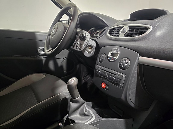 Renault Clio 11 of 15