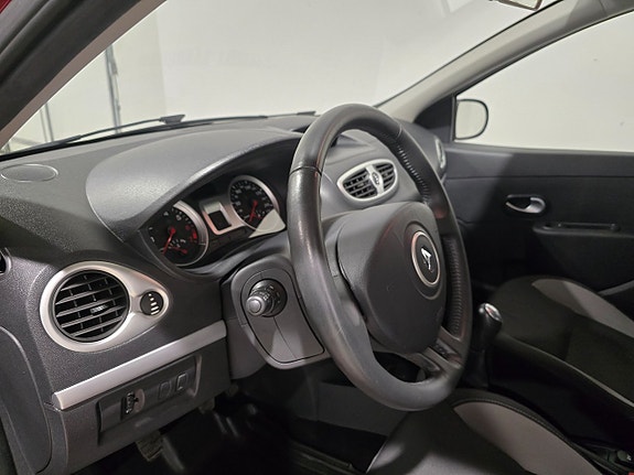 Renault Clio 8 of 15