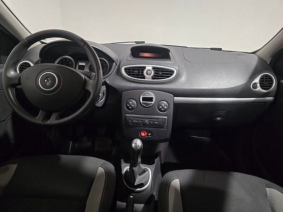 Renault Clio 12 of 15